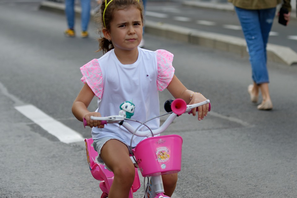 Brugge wil kinderen (3 tot 5 onder begeleiding van fietsmeester leren fietsen zonder zijwieltjes - Het nieuws van West-Vlaanderen