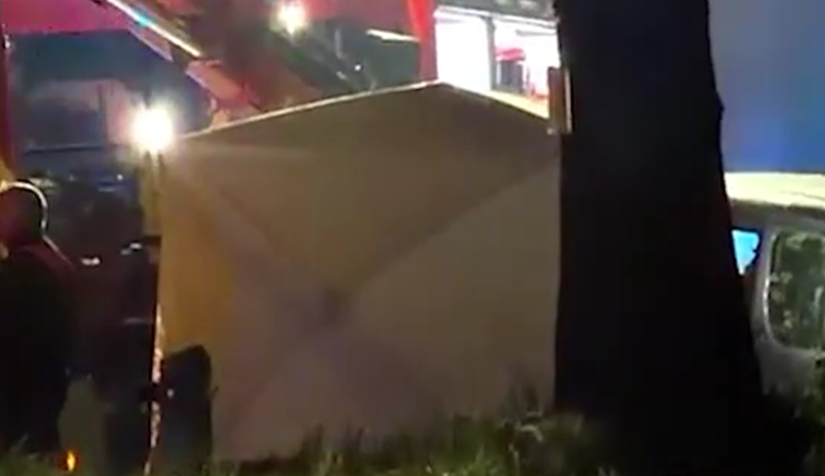 Dronken chauffeur knalt tegen boom in Sint-Kruis: 50-jarige Bruggeling komt om het leven